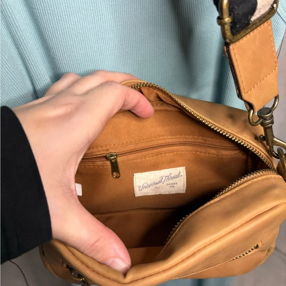 Universal Thread chic tan